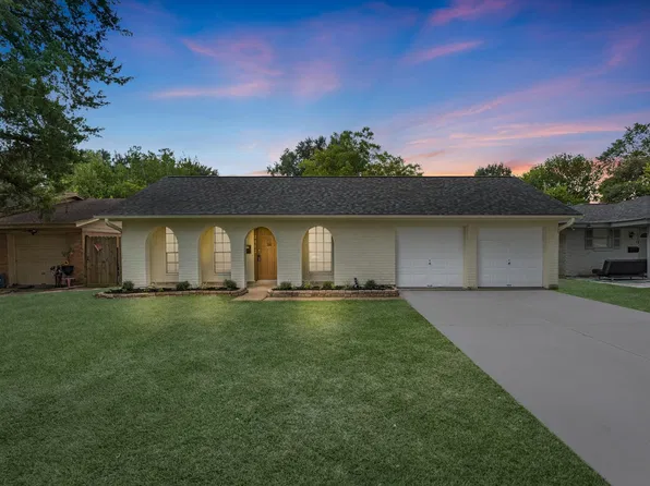 2012 Isla Dr, Pearland, TX 77581