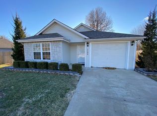 1100 N Arrowhead Ridge Dr, Independence, MO 64056