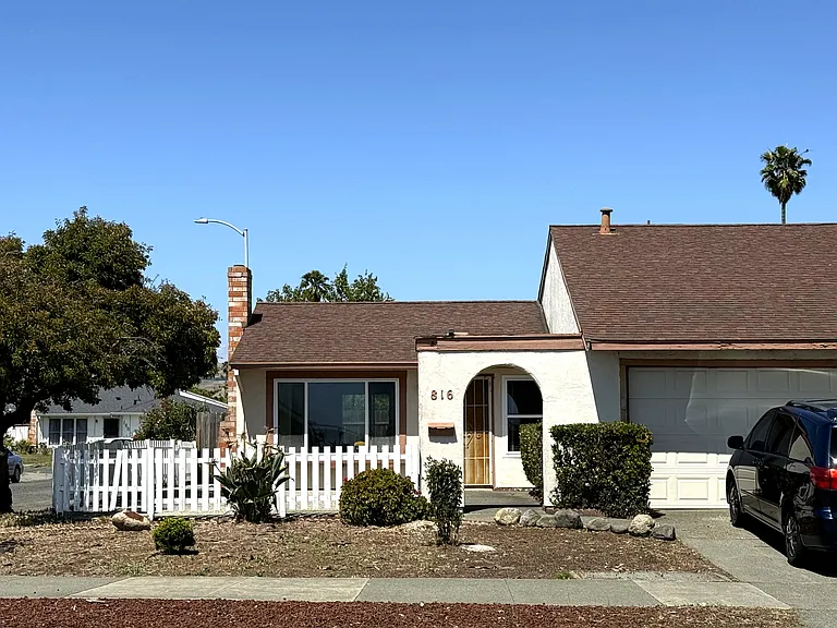 816 Jack London Dr — Photo 1