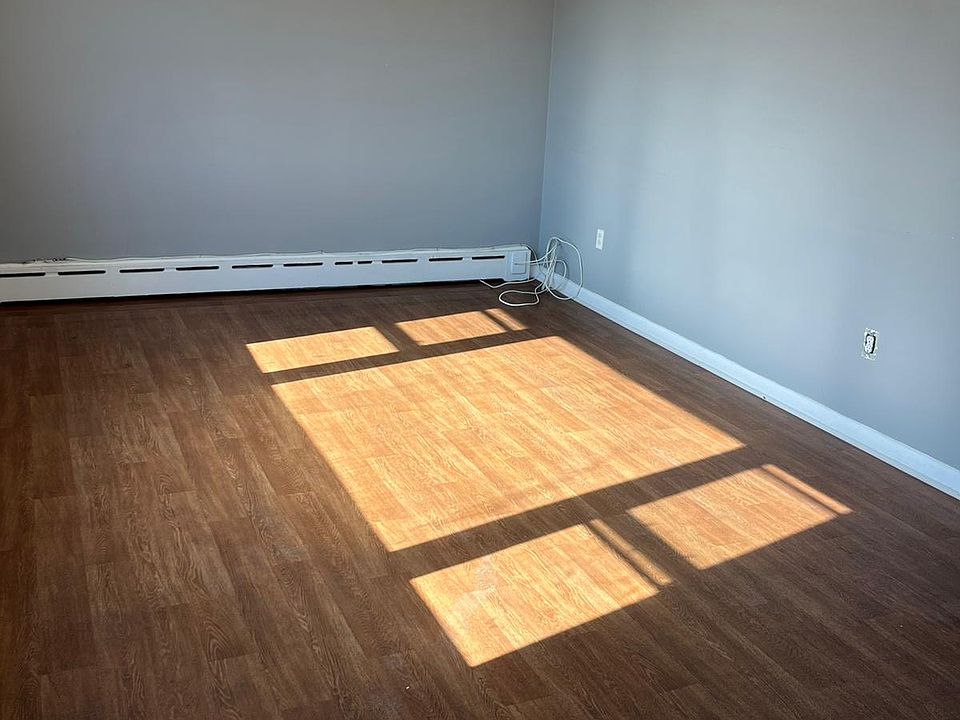 2nd image of 223-225 Clermont Ave #2