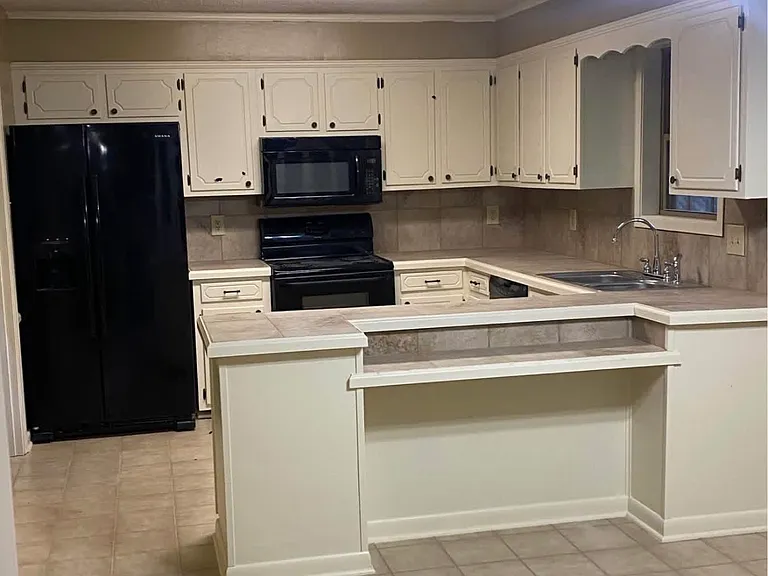 182 Leisure Dr — Photo 2