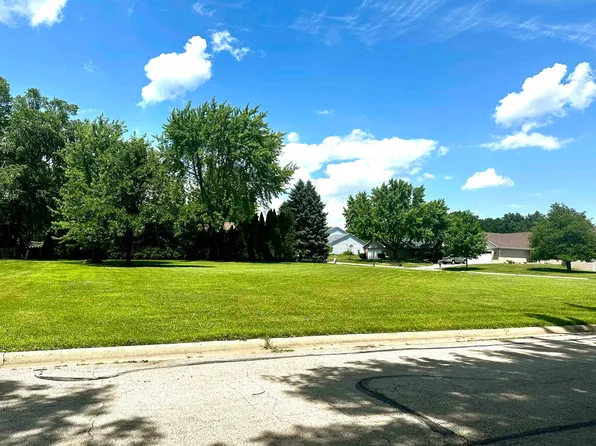 6960 Academy Trl, Rockford, IL 61107