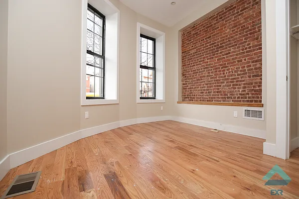 Rented by EXR | media 21