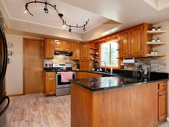 5th image of 302 Arapahoe Ct
