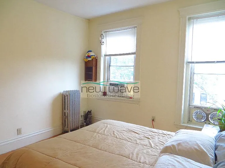 32 Queensberry St #8 — Photo 5