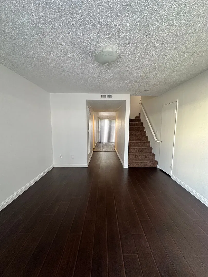 1552 Prospect Ave. — Photo 3
