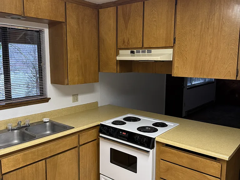 5618 Castle Ave — Photo 3