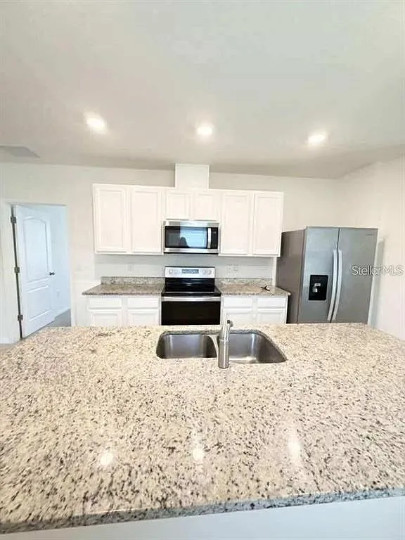 3 bed, 2.0 bath, 1570 sqft, $2,500 — Photo 4