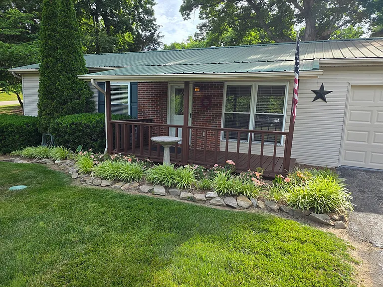2228 Deerwood Rd — Photo 4