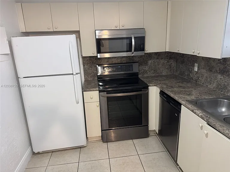 4235 N University Dr #202 — Photo 5