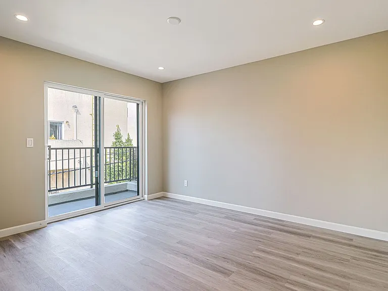 5261 Harmony Ave — Photo 28