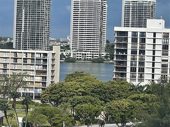 4th image of 17555 Atlantic Blvd APT 1104