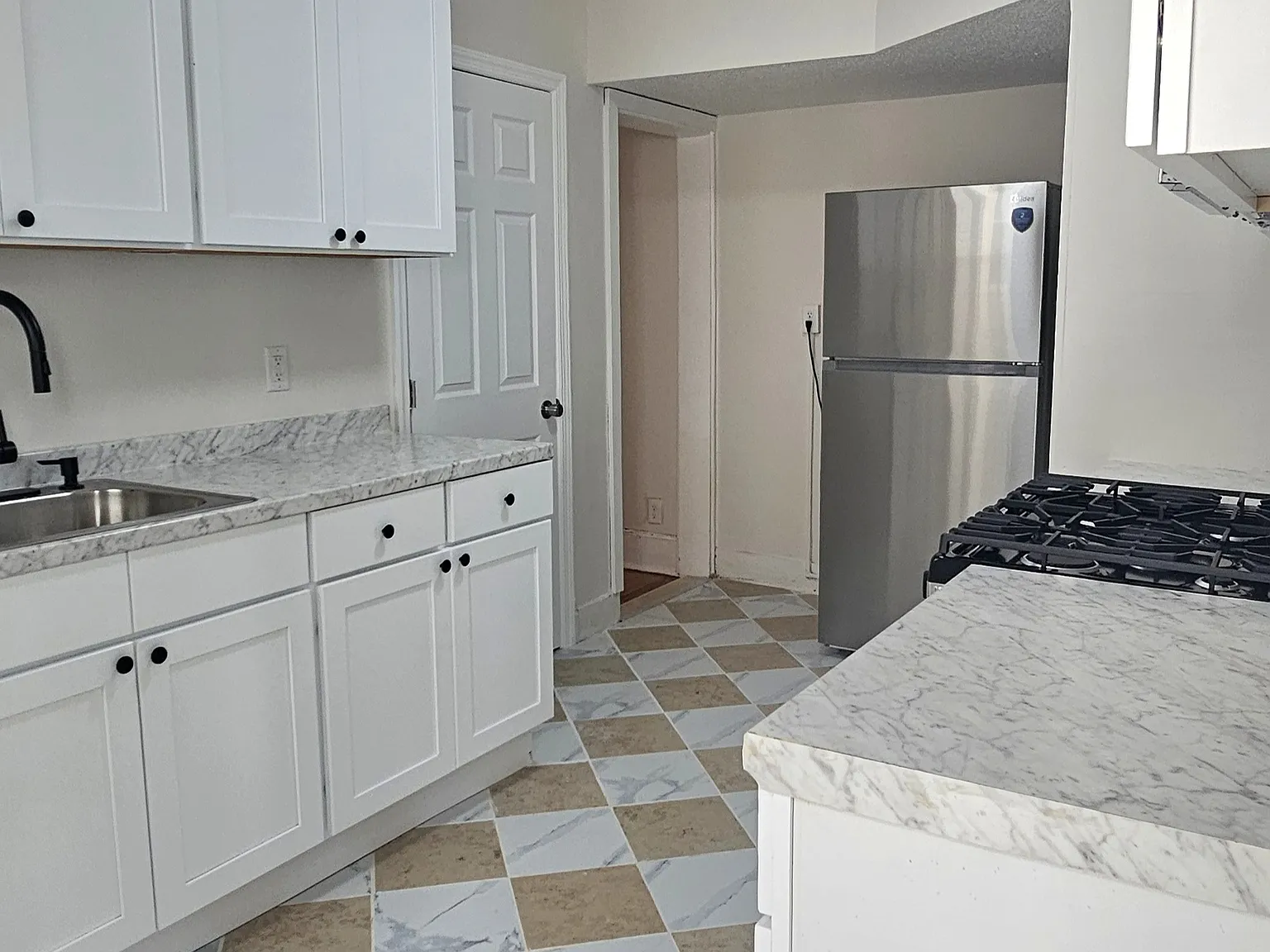 3 bed, $1,750 — Photo 2