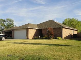 132 Breckenridge Dr, Elk City, OK 73644