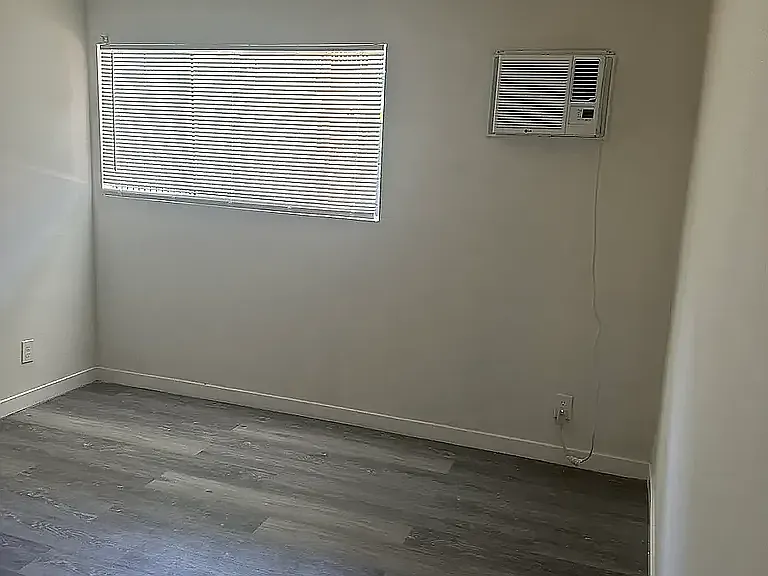 9919 De Soto — Photo 16