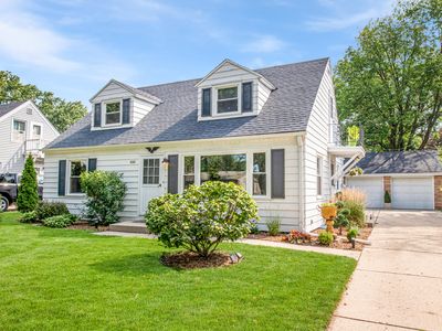 4542 N 107th St, Wauwatosa, WI, 53225