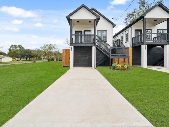 203 3rd St, Rosenberg, TX 77471