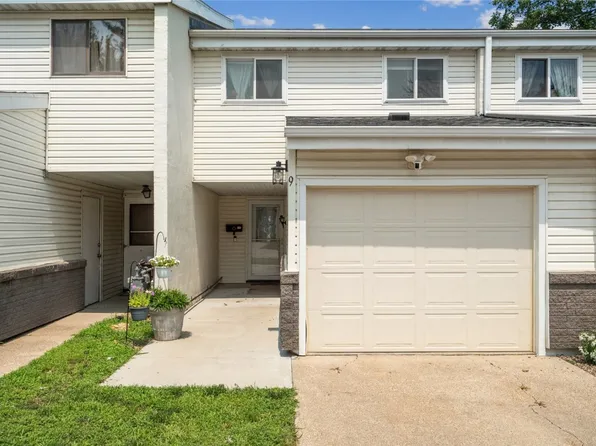 51 29th Avenue Dr SW Unit 9, Cedar Rapids, IA 52404
