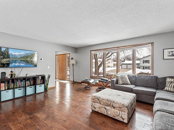 5th image of 780 Greendale Ln