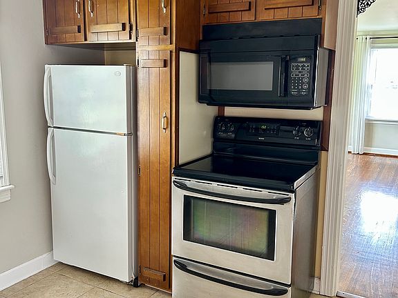 Lots of storage in the kitchen!