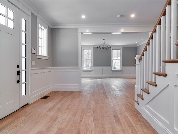 3rd image of 93 Walpole St