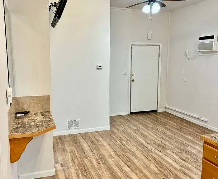 1342 N Washington Ave — Photo 3