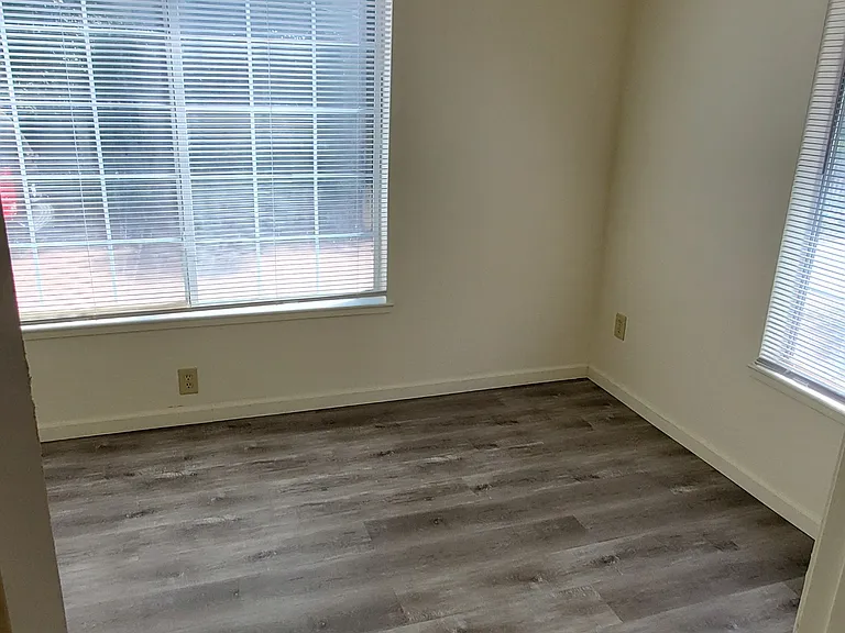 571 El Camino Ave — Photo 17