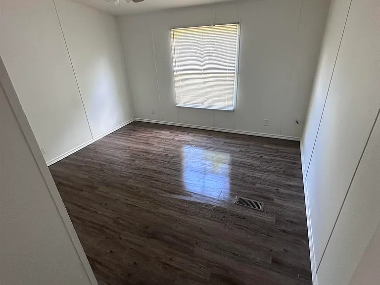 12847 FM 2710 — Photo 6