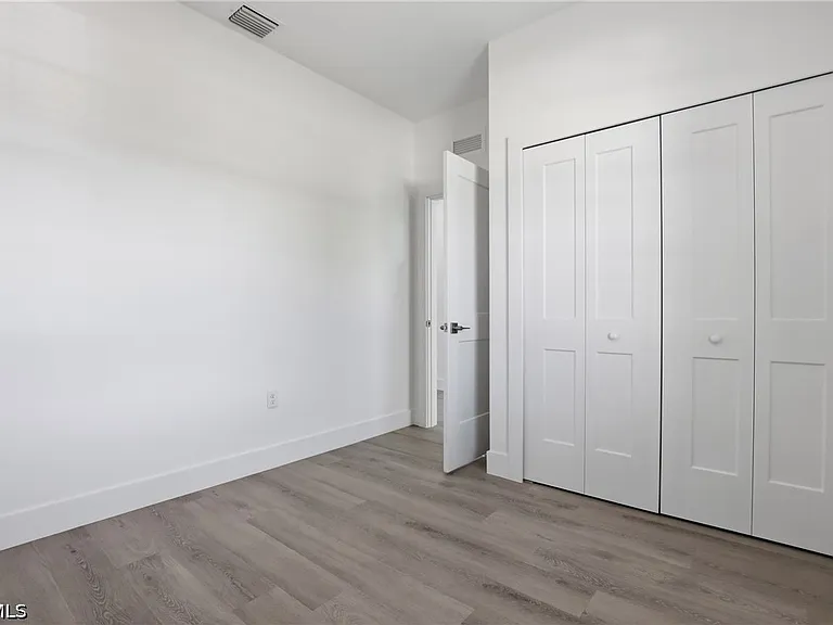 723 Ivan Ave S — Photo 27