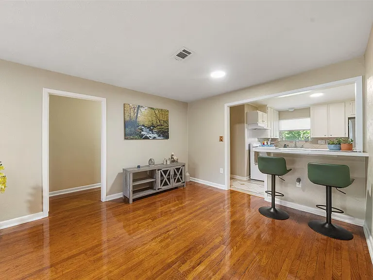 1105 Thomas Ave — Photo 10