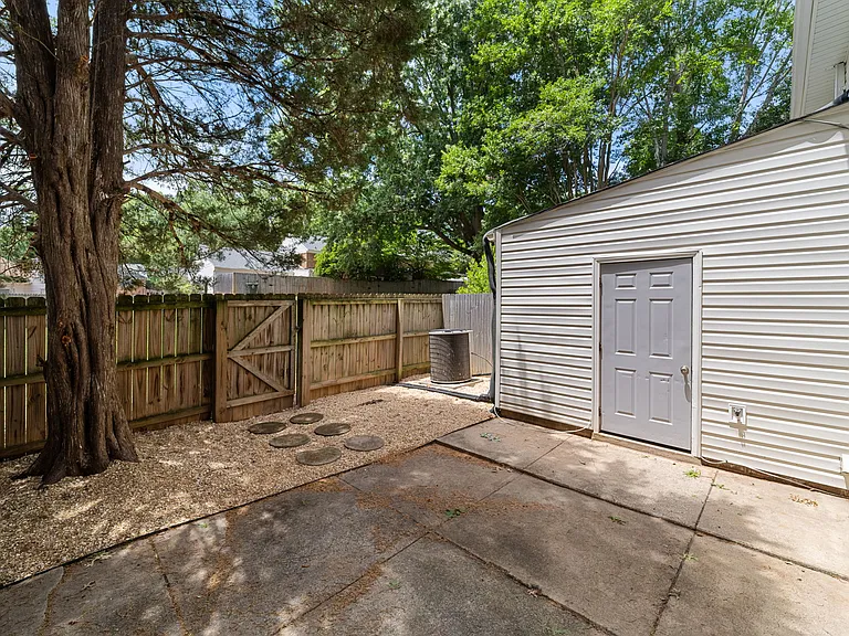 3227 Regents Park Ln #C — Photo 26