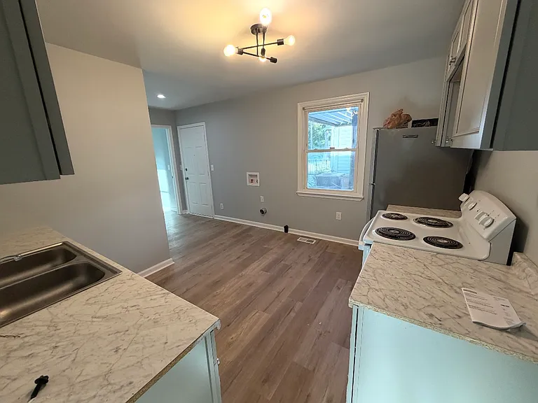 2714 Jenkins St — Photo 7