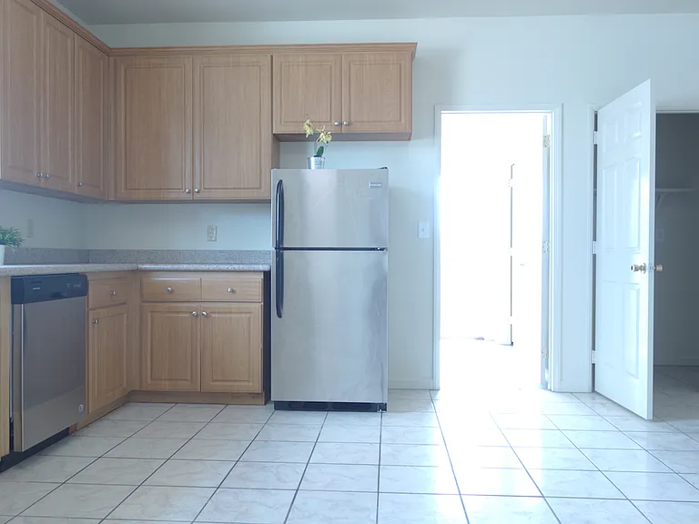 4426 Prospect Ave — Photo 7