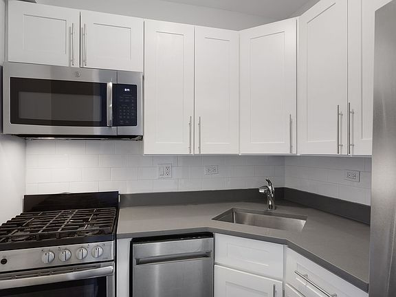 3rd image of 1521 W Sherwin Ave #308