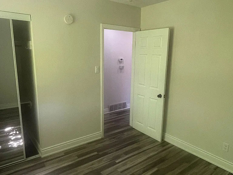75 McMurchy Ave S #UPPER — Photo 5