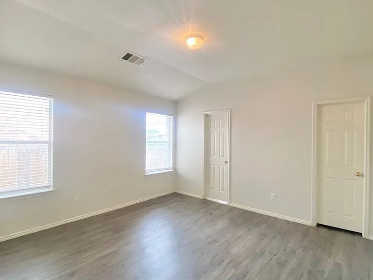 1501 Darjeeling Dr — Photo 6