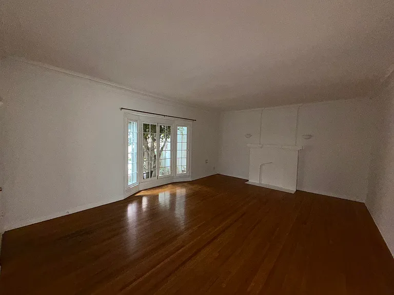 352 S Cloverdale Ave #352 — Photo 4