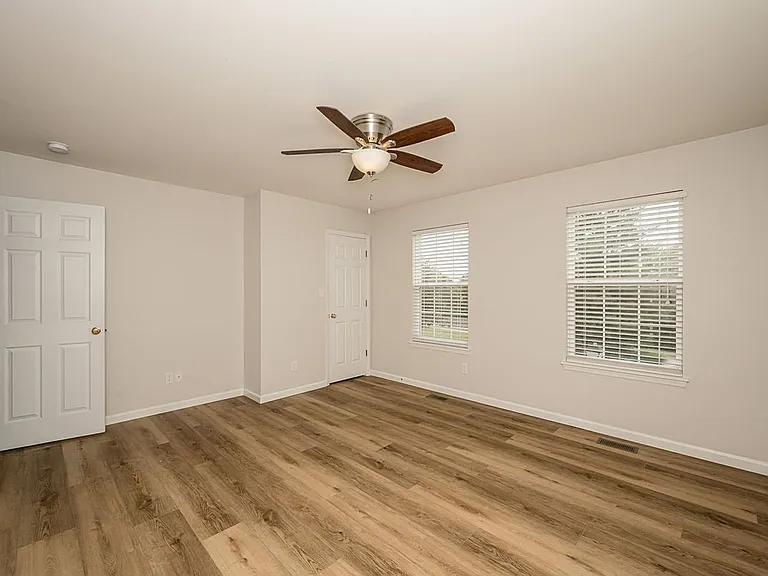114 Willott Square Dr — Photo 10