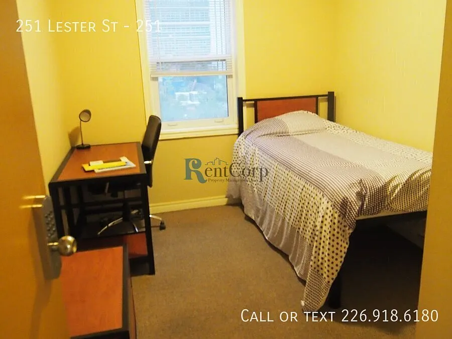 1 bed, 1.0 bath, $695 — Photo 4