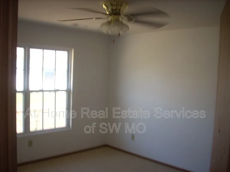 1123 S Clifton Ave — Photo 6