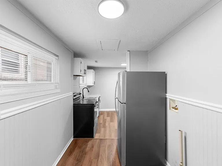 2707 Woodland Ave — Photo 4