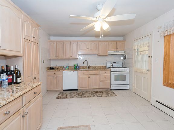 4th image of 1205 Winston Dr