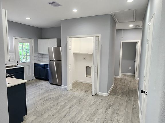3rd image of 510 Bluebonnet Dr