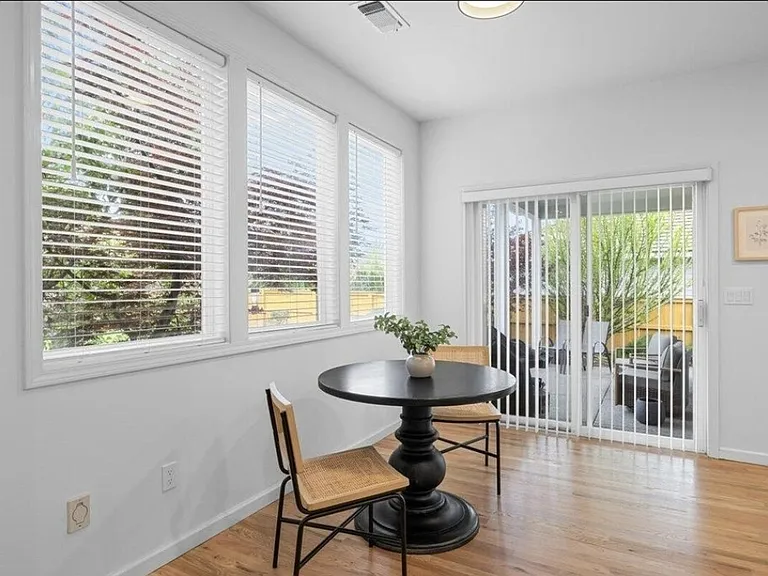 747 Eastridge Dr — Photo 10