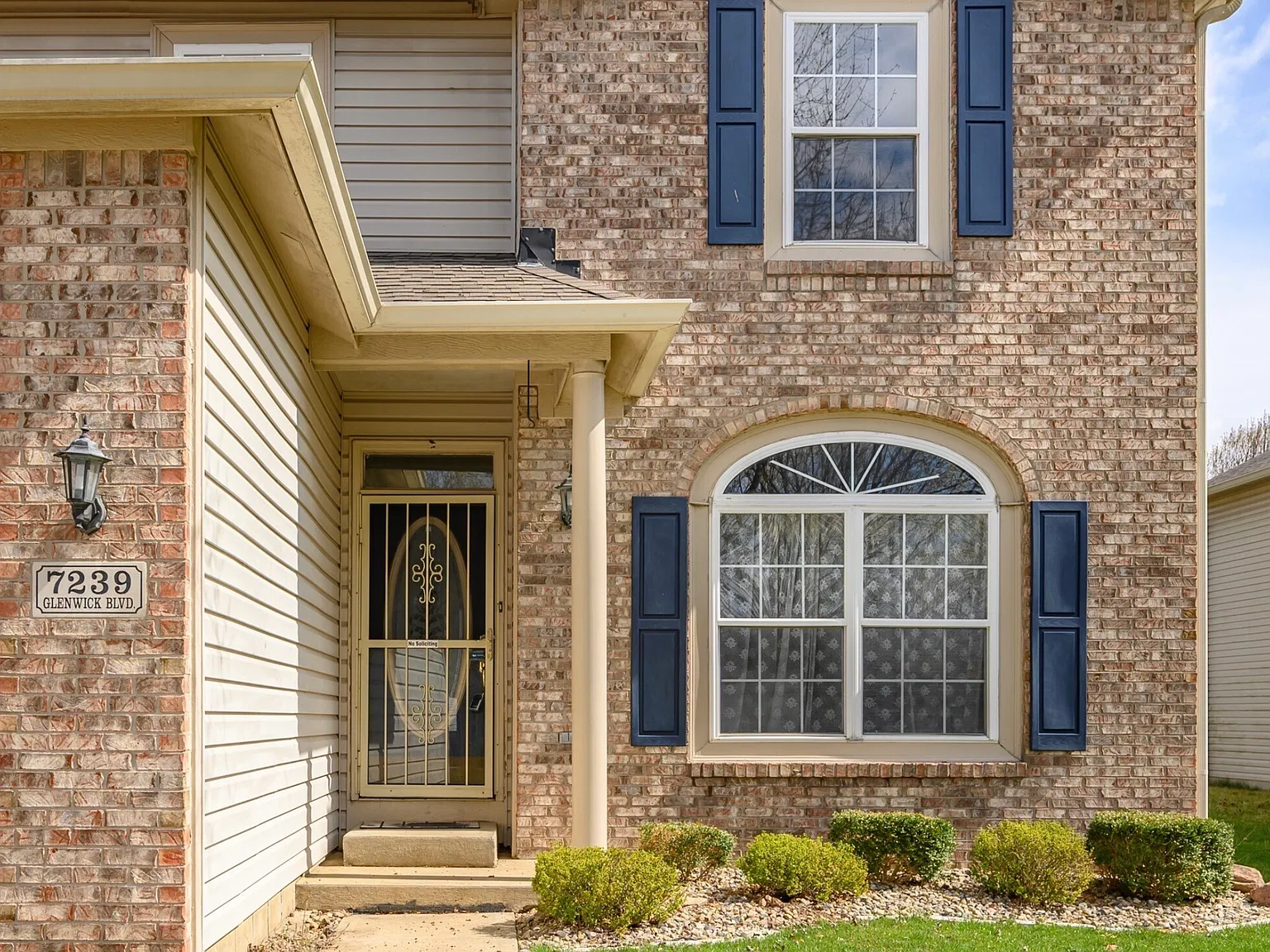 4 bed, 2.5 bath, 3026 sqft, $2,100 — Photo 2