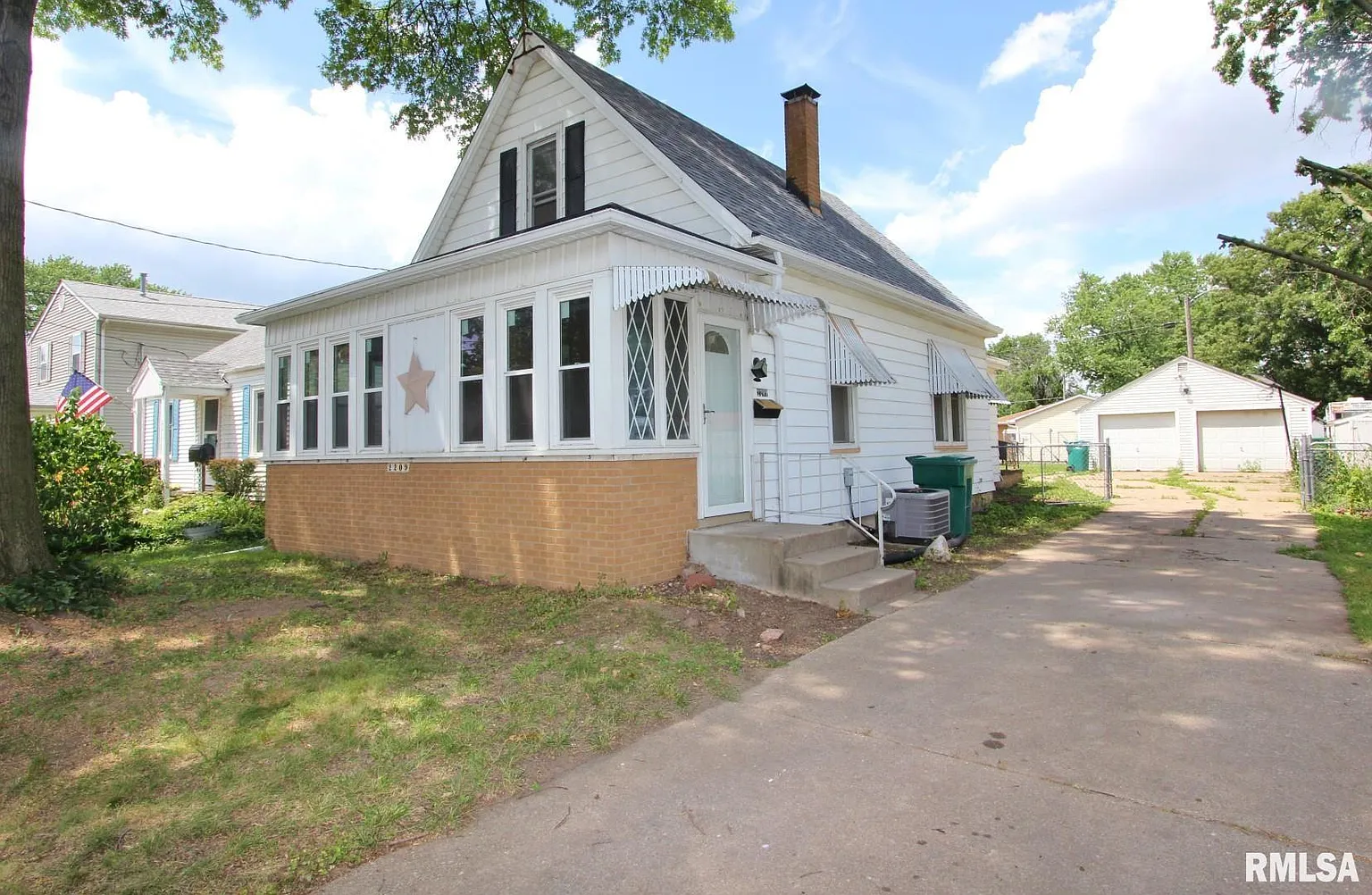 2209 W Ayres Ave photo 1