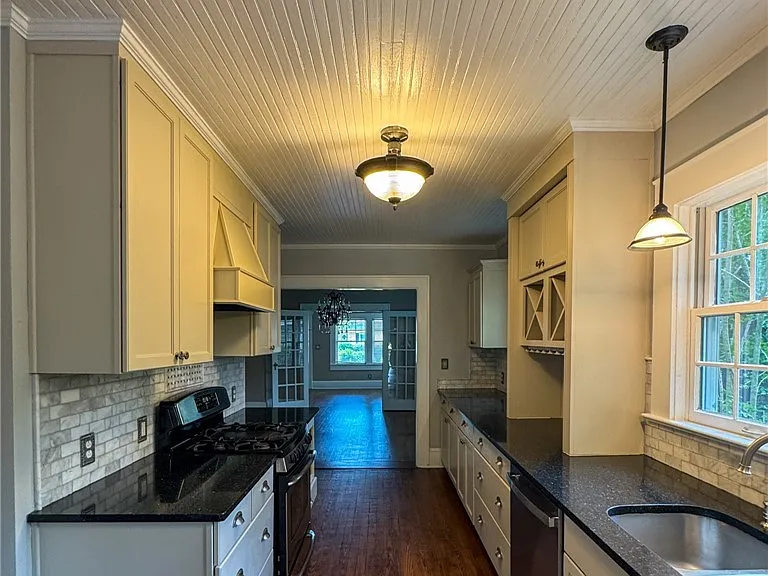 411 Cape Fear Ave — Photo 6