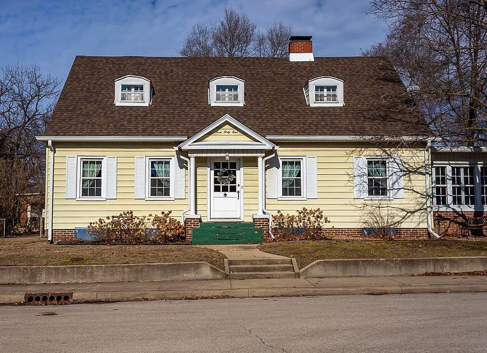 1st image of 344 Potomac Ave