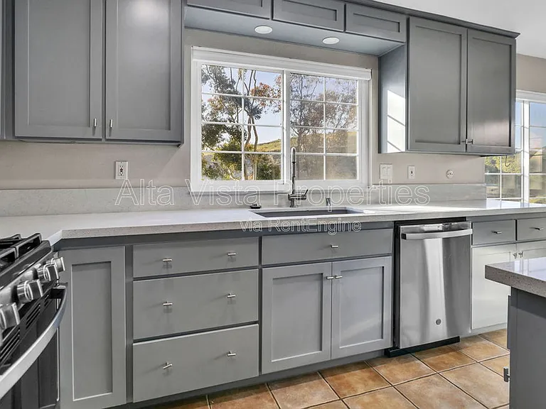 7960 Mission Vista Dr — Photo 10