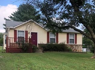 1490 Nichols Dr, Clarksville, TN 37042